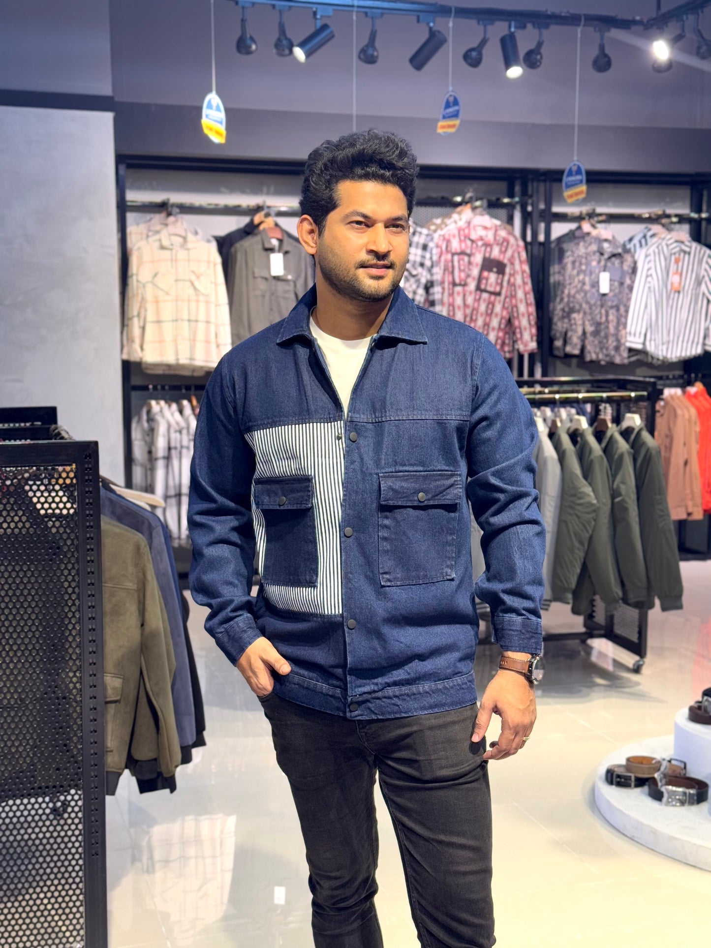 Dark blue pocket contrast denim jacket