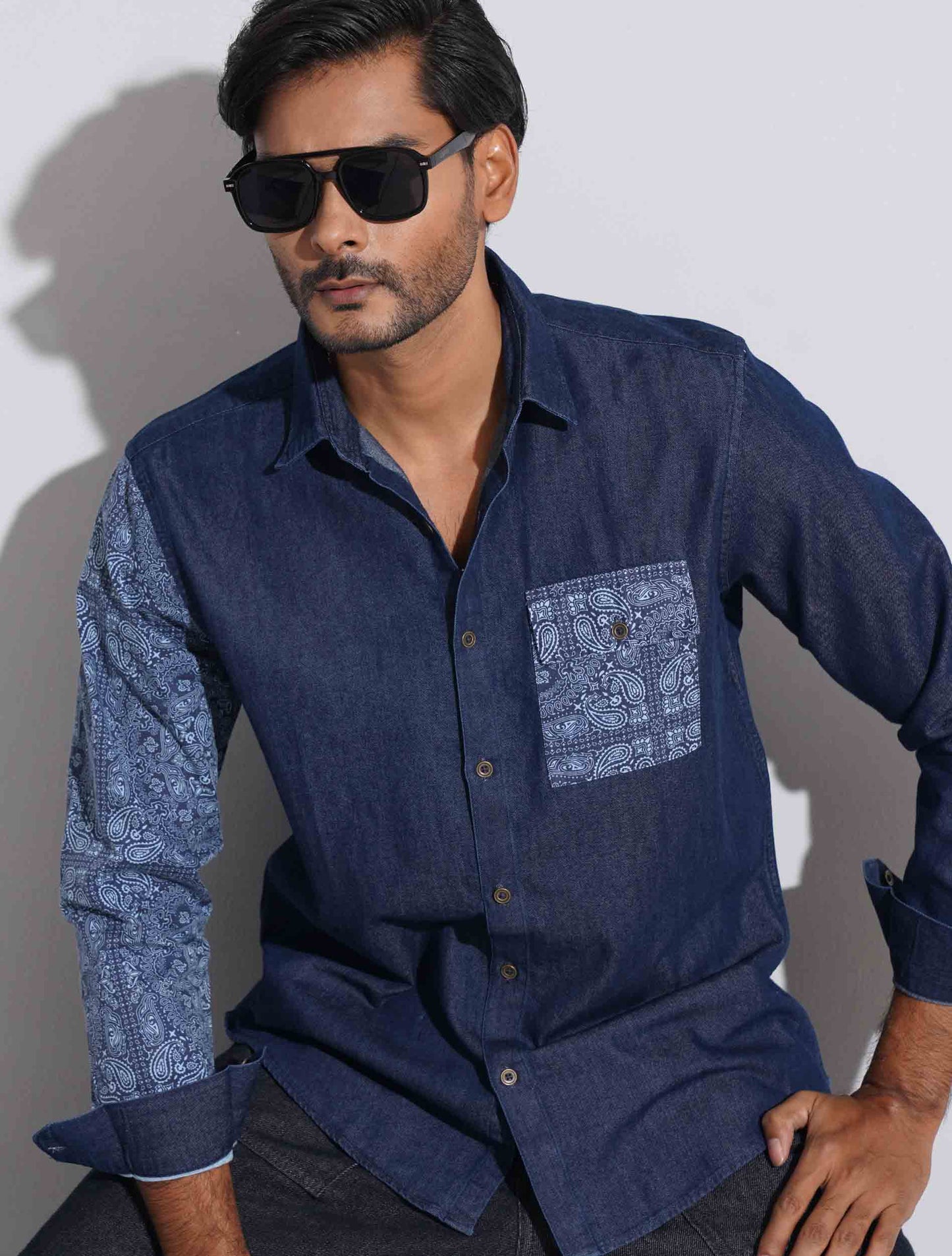 Blue pocket and hand contrast printed denim full sleeve shirt