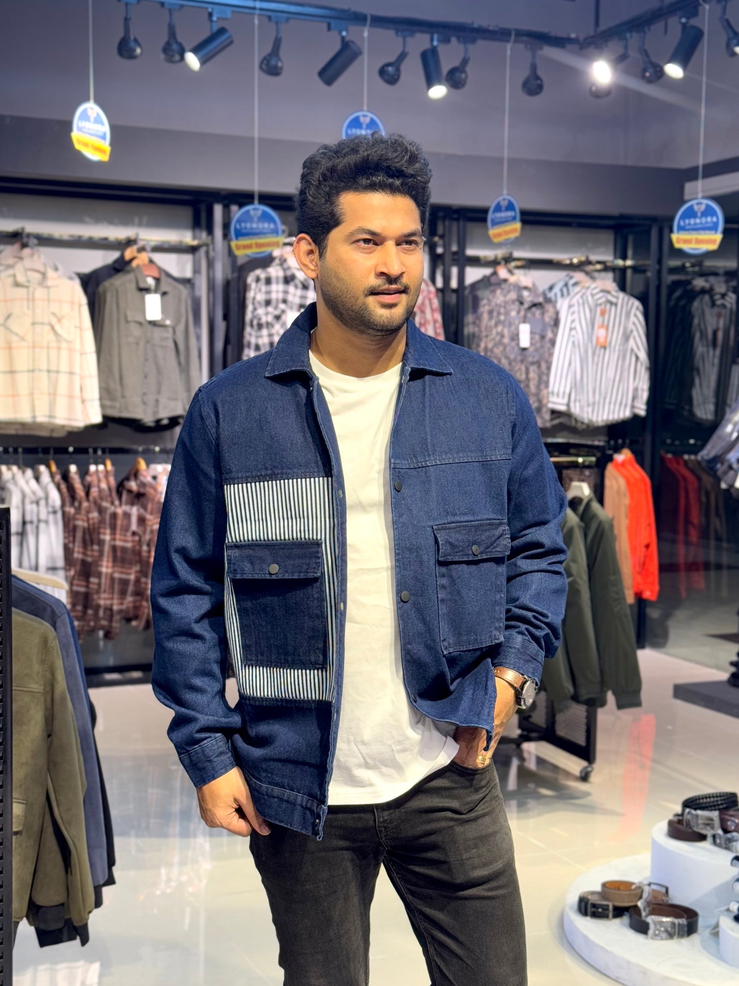 Dark blue pocket contrast denim jacket
