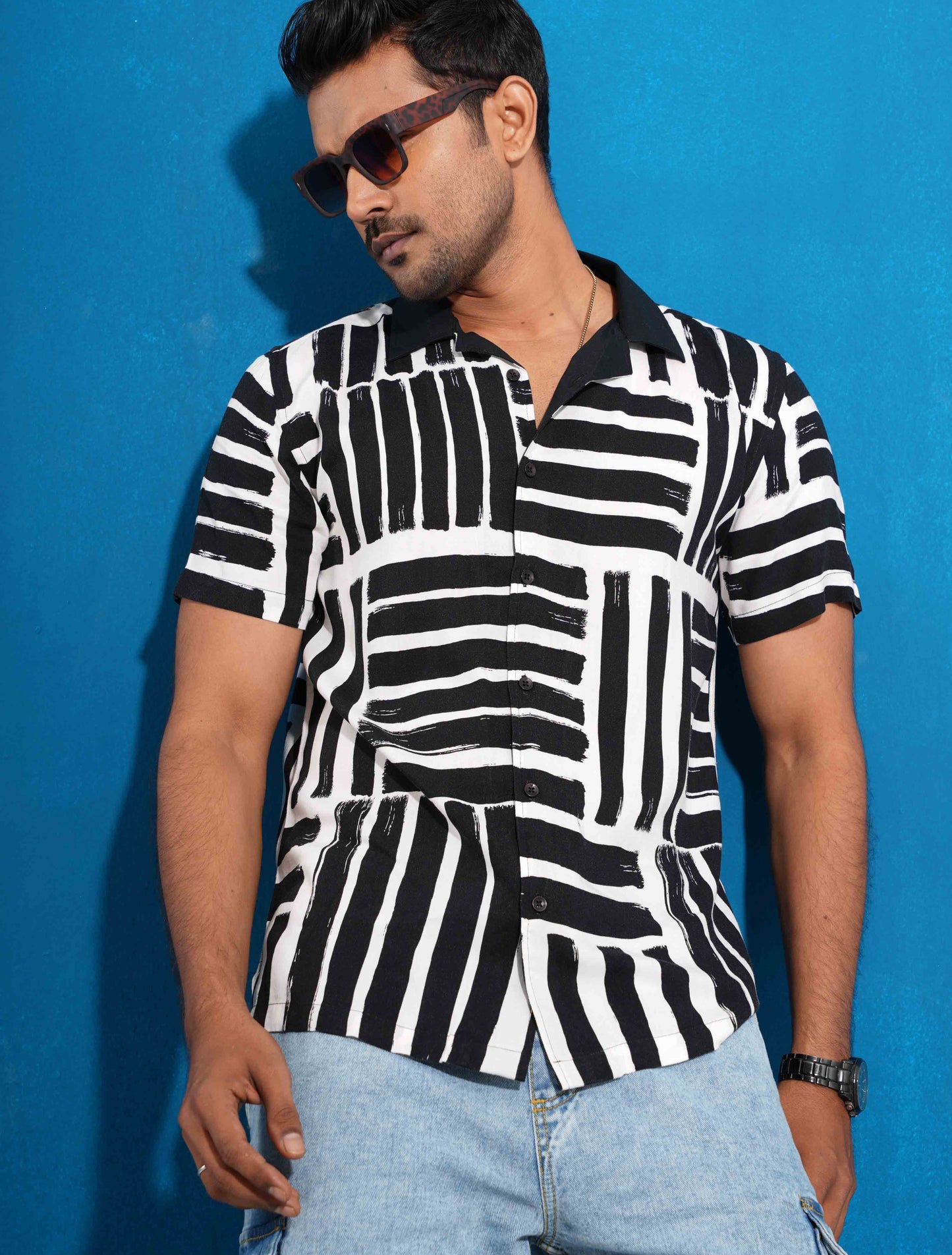 Black and white cross parallel havana shirt