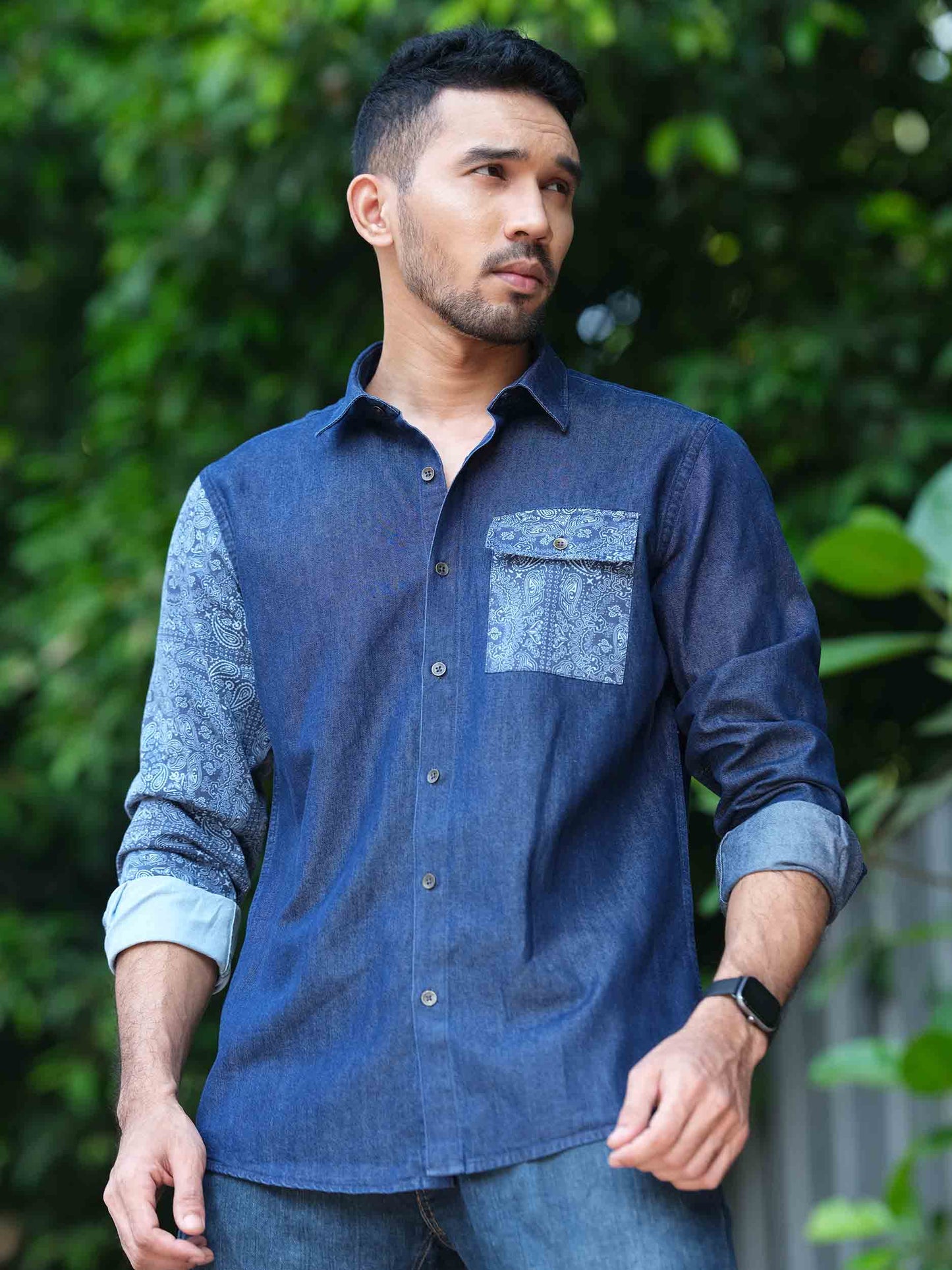 Blue pocket and hand contrast printed denim full sleeve shirt