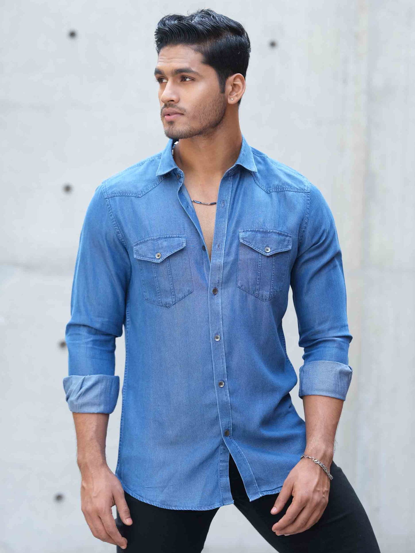 Light blue double pocket denim full sleeve