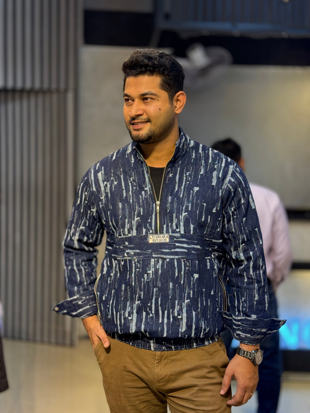 Blue denim Scratched half zipper jacket