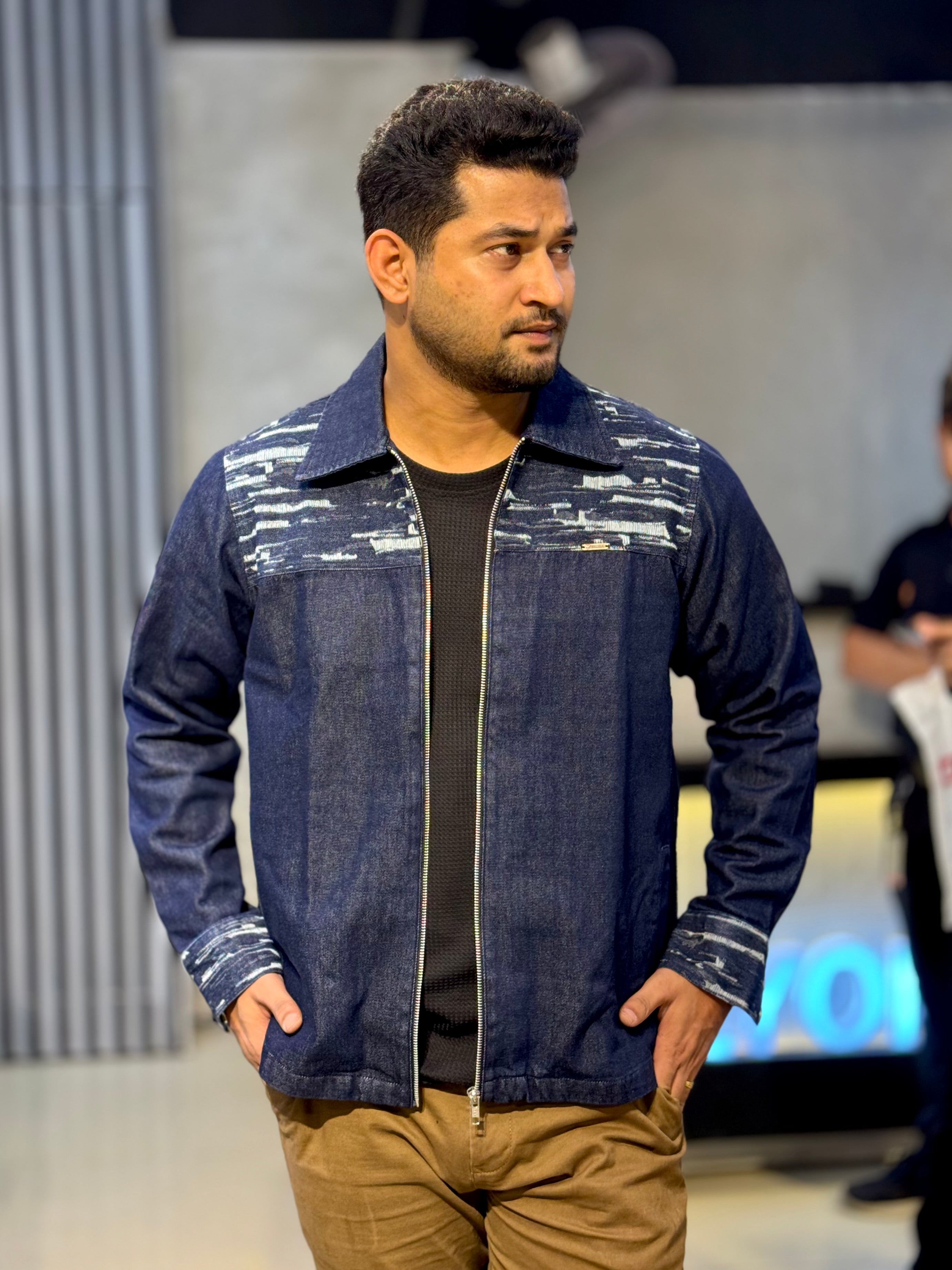 Blue Scratched Shoulder Contrast zipper jacket