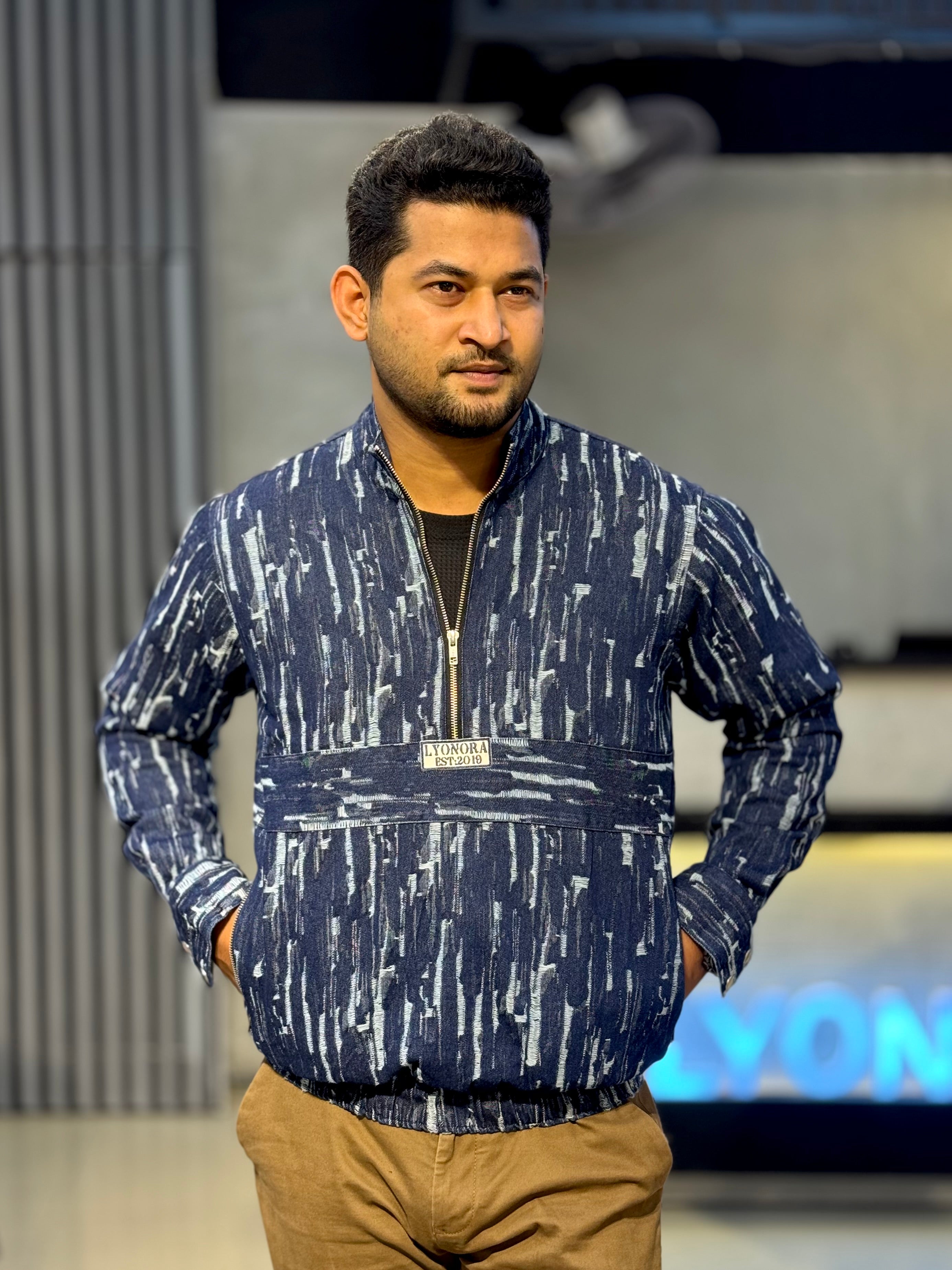 Blue denim Scratched half zipper jacket