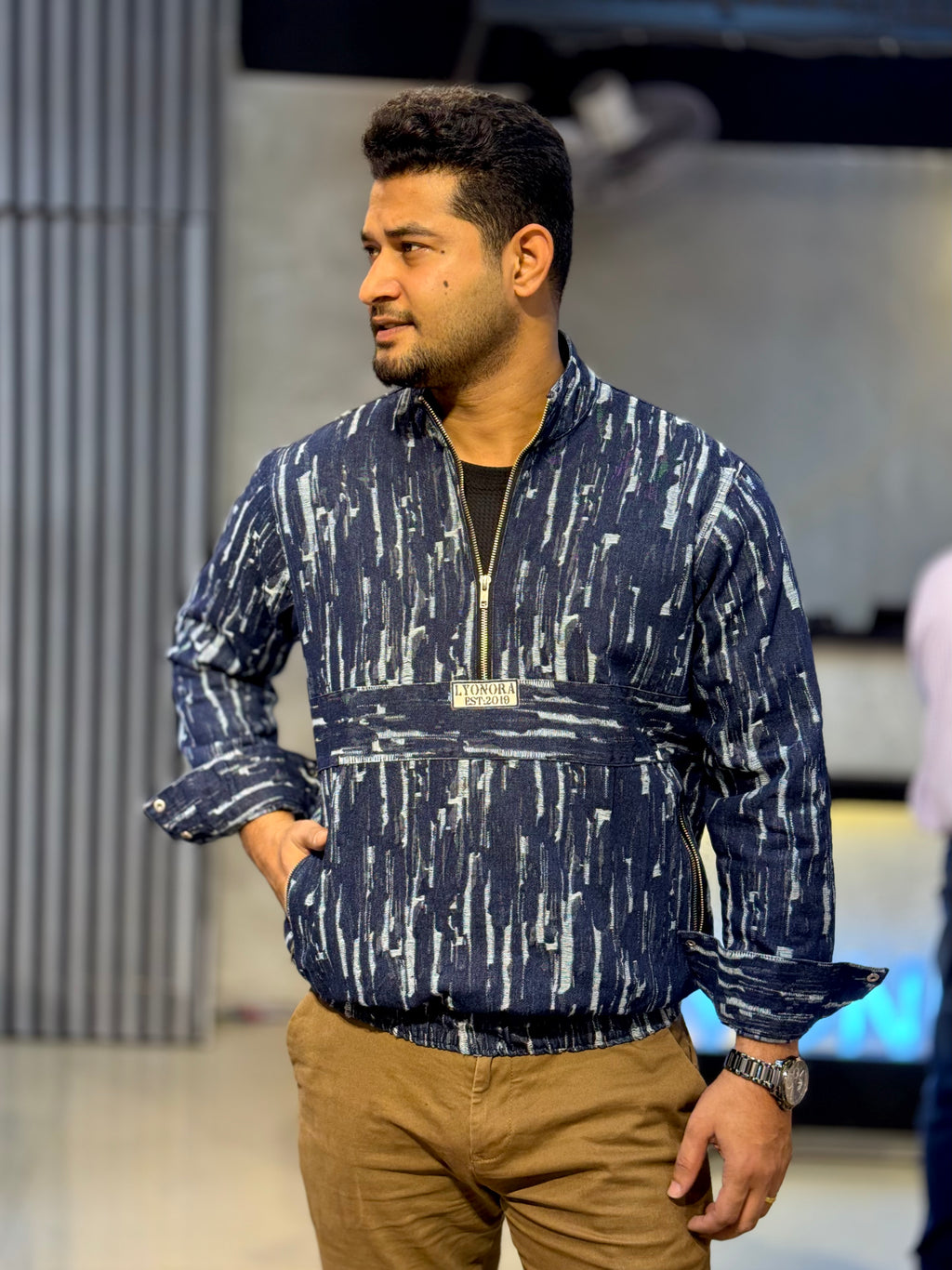 Blue denim Scratched half zipper jacket