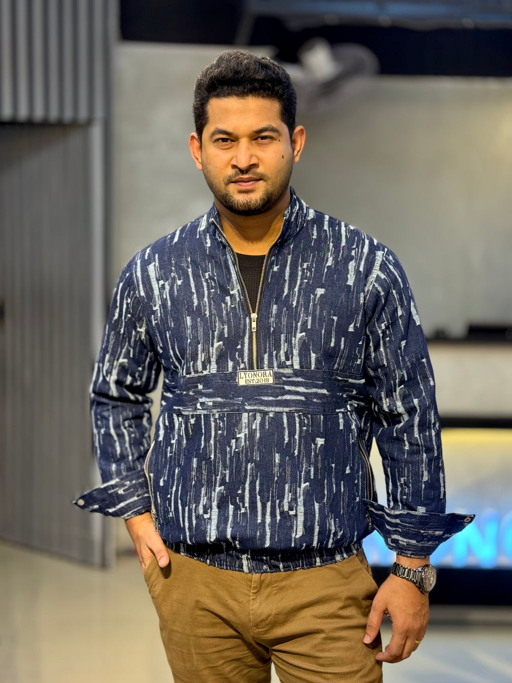 Blue denim Scratched half zipper jacket