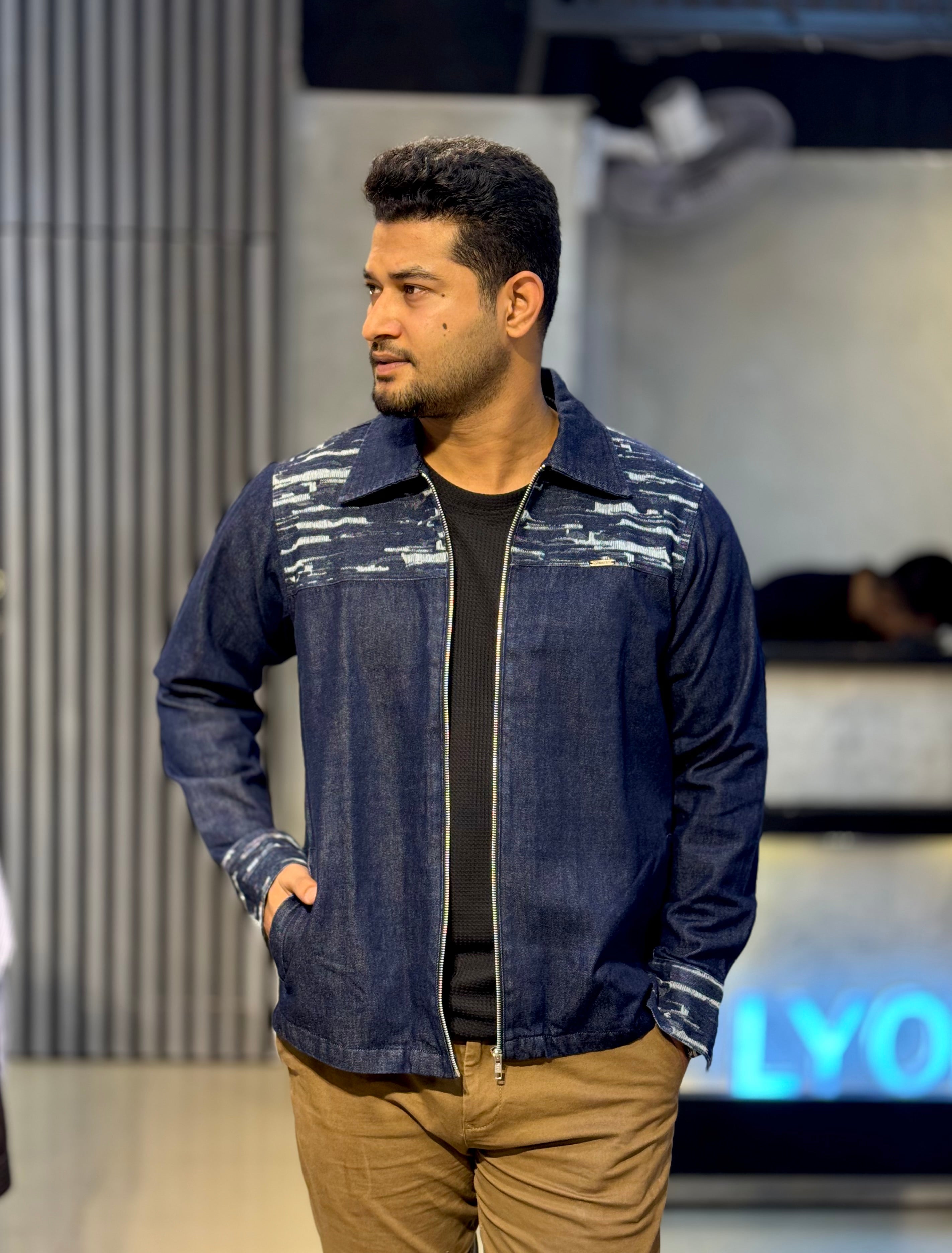 Blue Scratched Shoulder Contrast zipper jacket