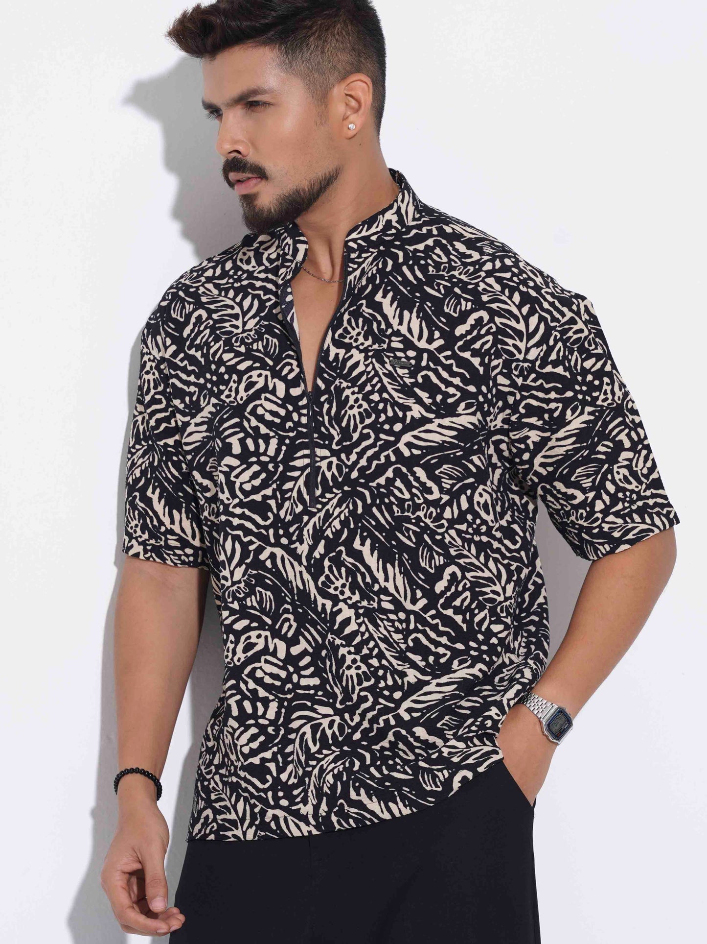 Black Cream Zipper design drop-shoulder half shirt