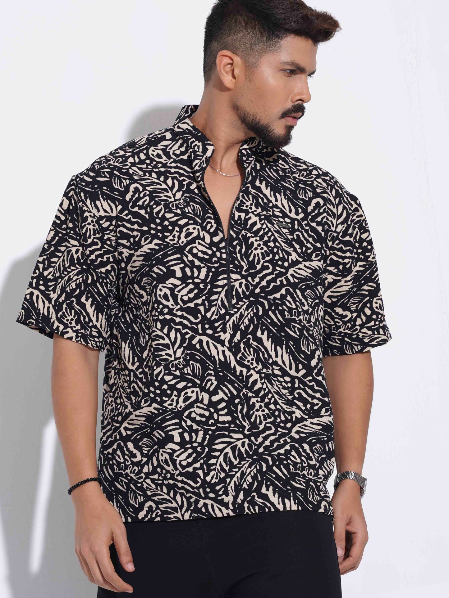 Black Cream Zipper design drop-shoulder half shirt