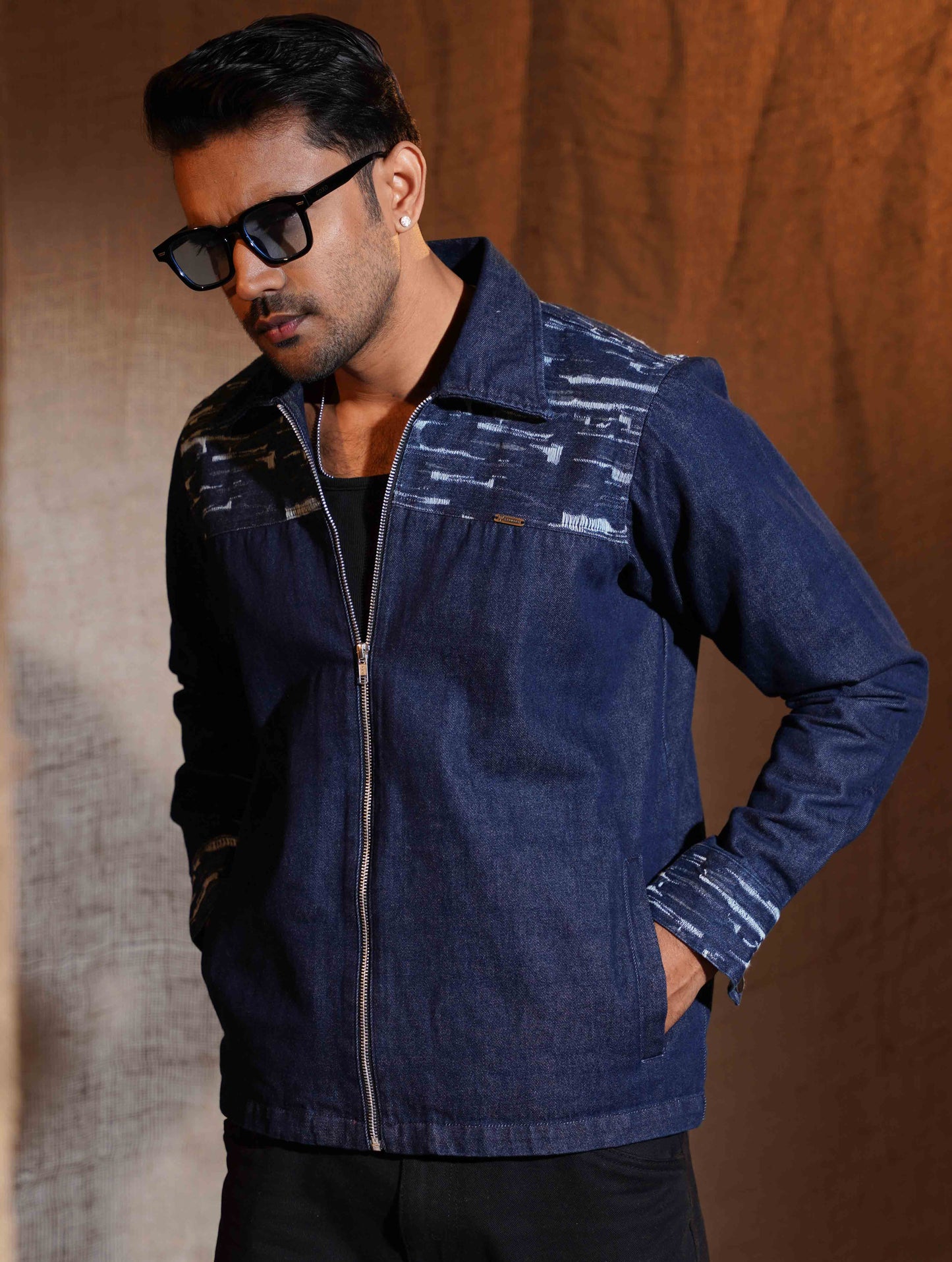 Blue Scratched Shoulder Contrast zipper jacket