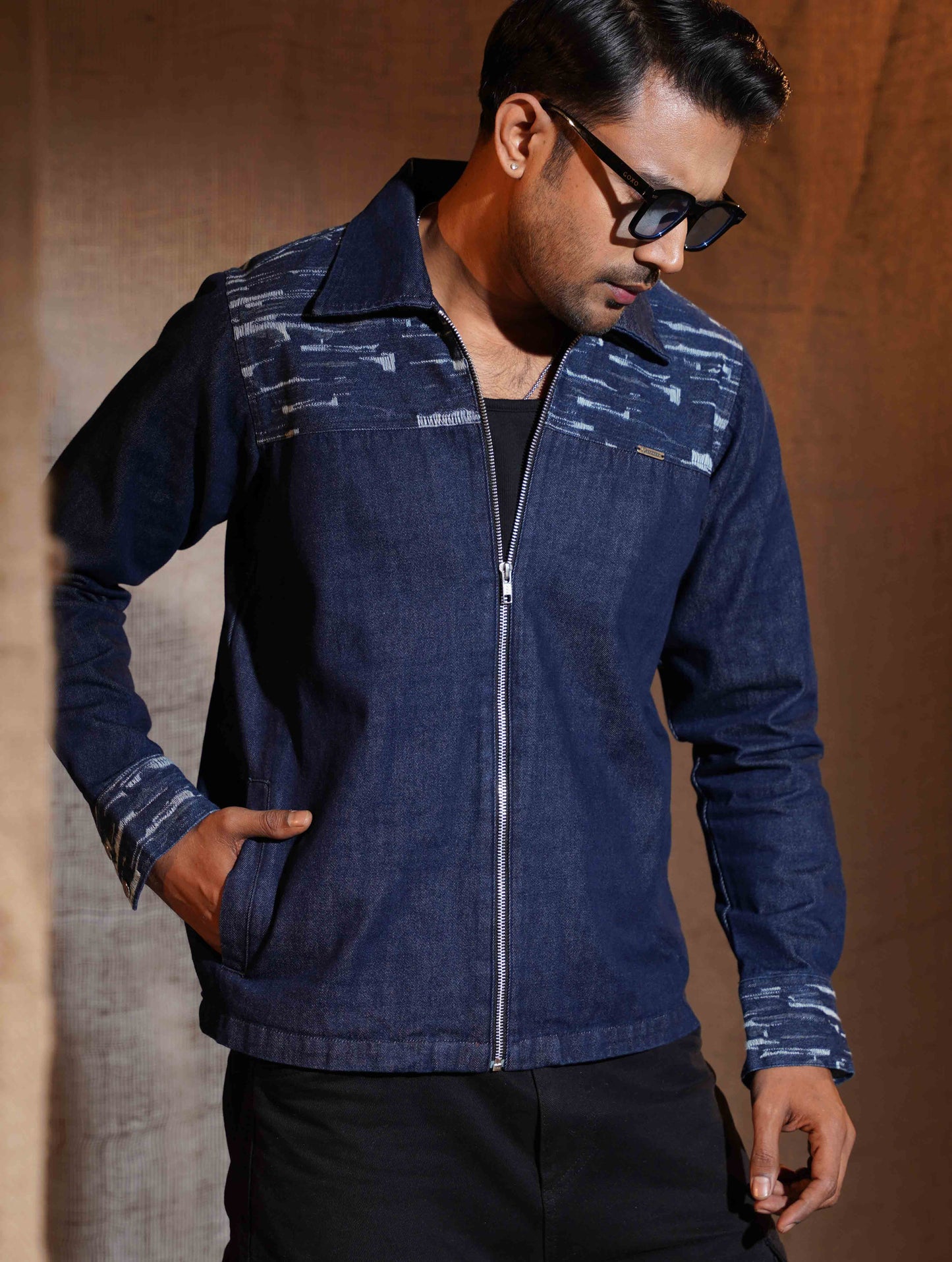 Blue Scratched Shoulder Contrast zipper jacket