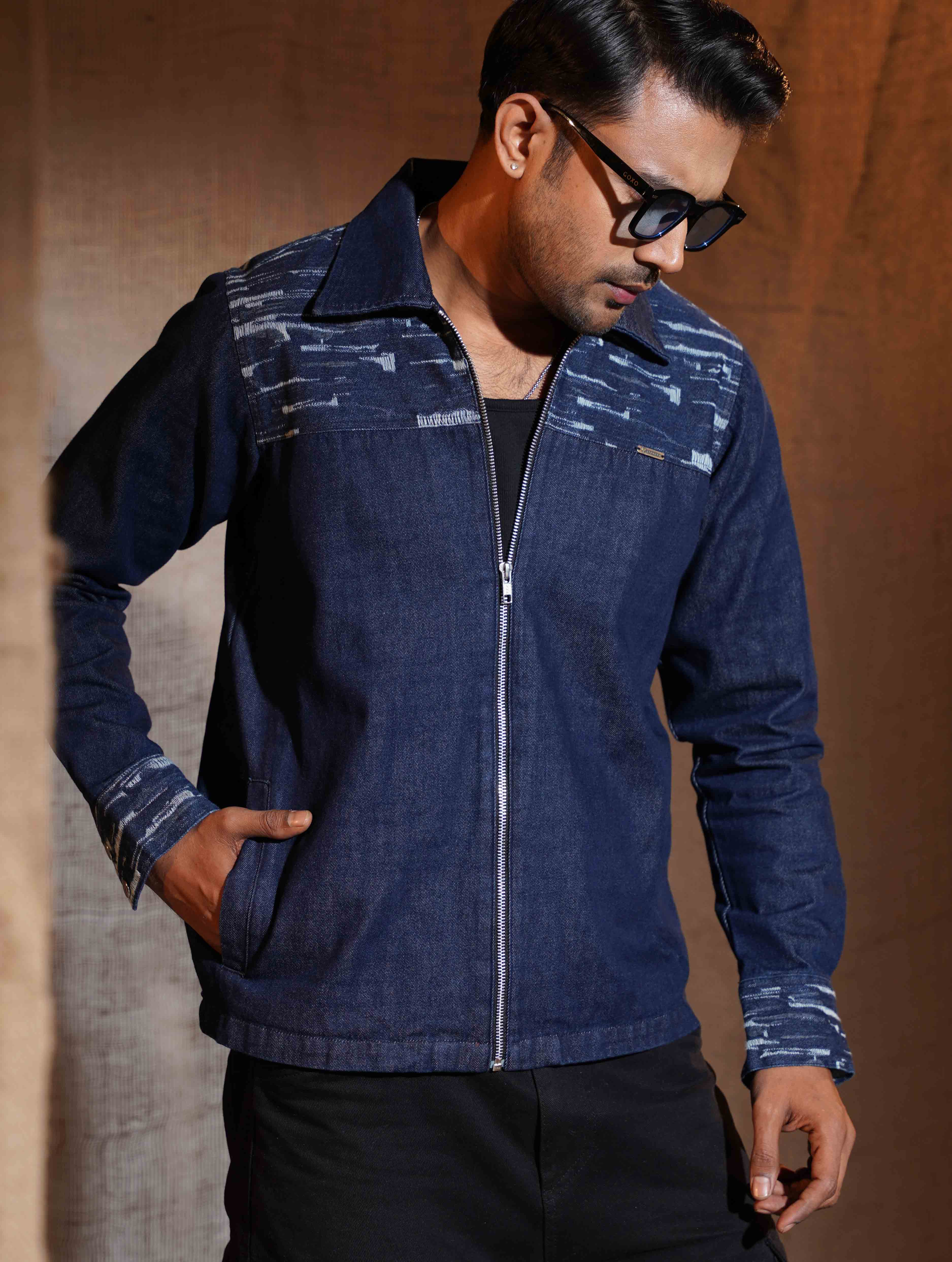 Blue Scratched Shoulder Contrast zipper jacket