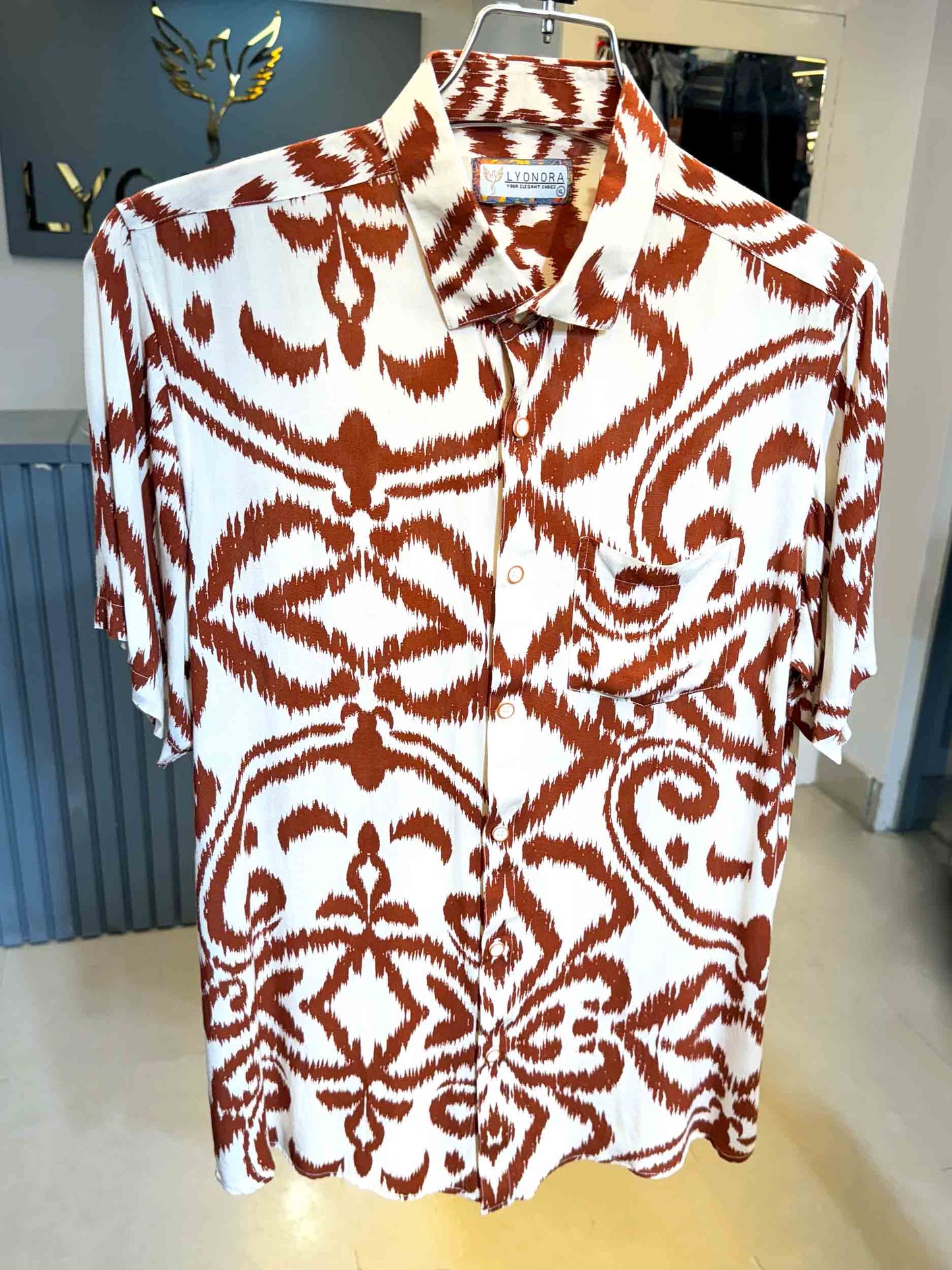 White-bronze scroll damask printed half sleeve shirt