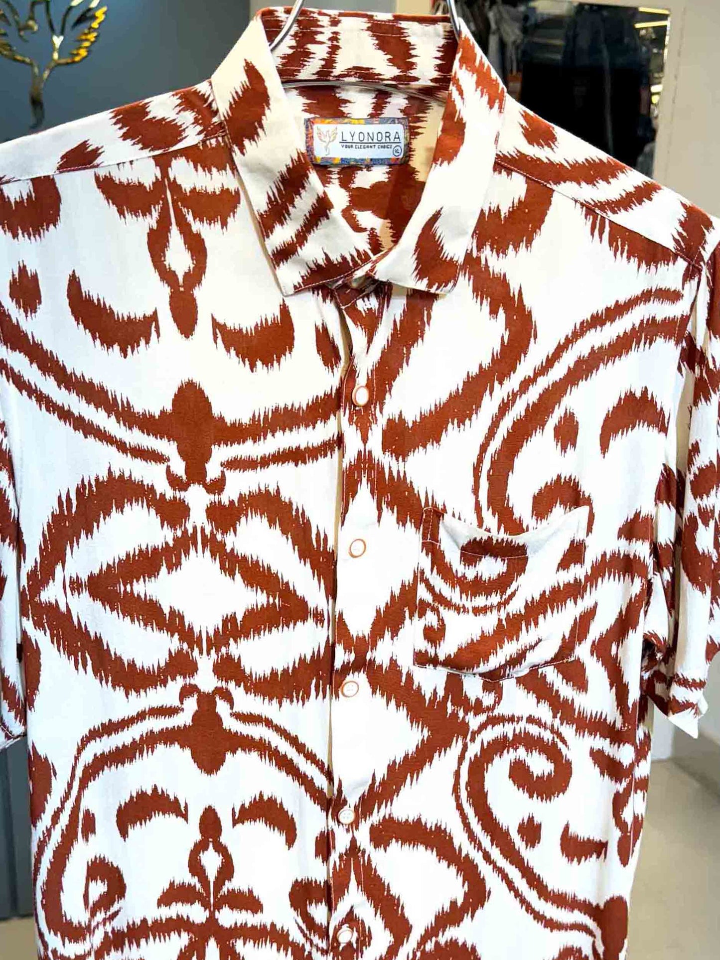 White-bronze scroll damask printed half sleeve shirt