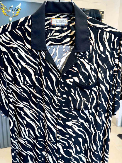 Black and cream leopard printed collar contrast havana shirt